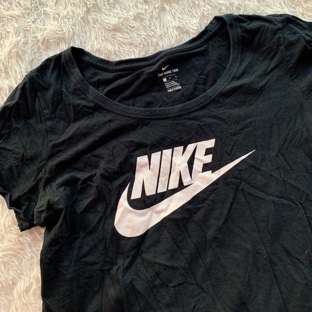 NIKE T SHIRT